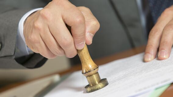 Donazioni, come donare un bene senza pagare tasse e notaio