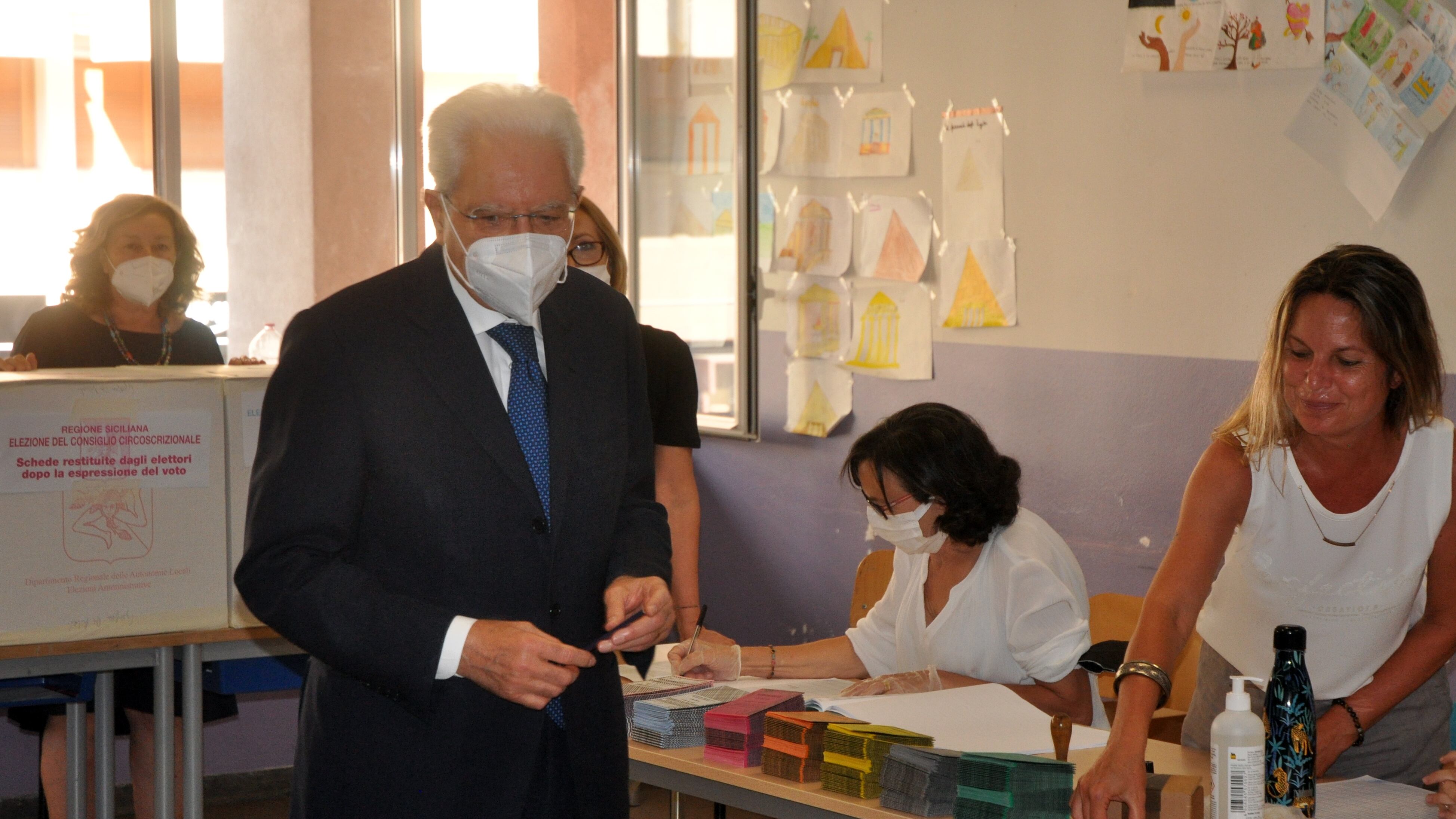Caos seggi a Palermo: nella città di Mattarella impedito il voto per ore