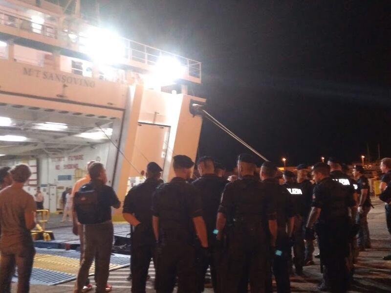 Lo sbarco dei migranti della Open Arms a Porto Empedocle  8
