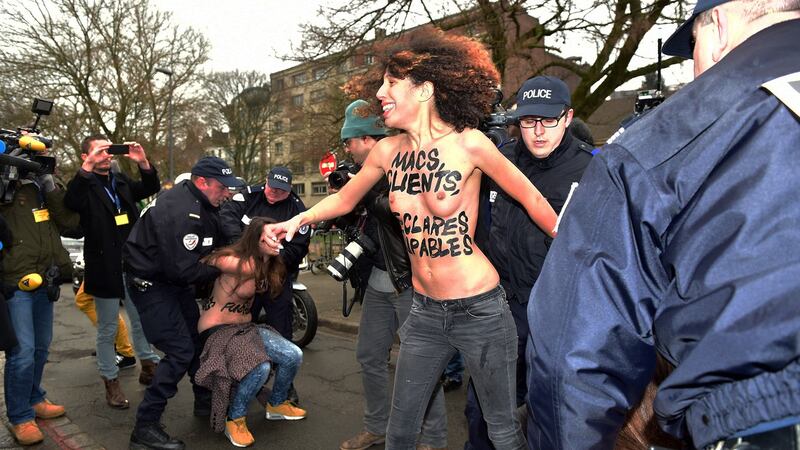Le Femen contestano DSK 8