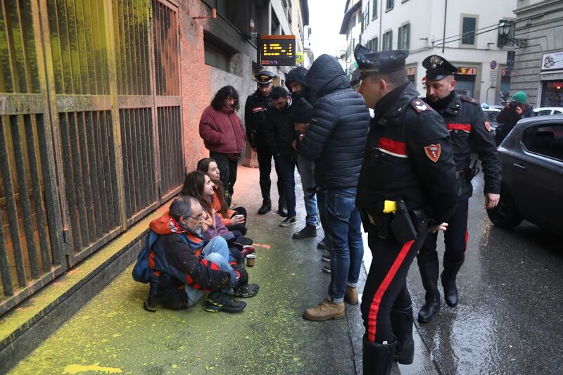 Blitz degli ambientalisti davanti al Mef 6