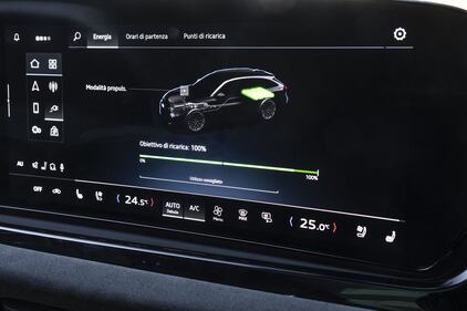 Audi Q3 e-hybrid: guarda la gallery 12