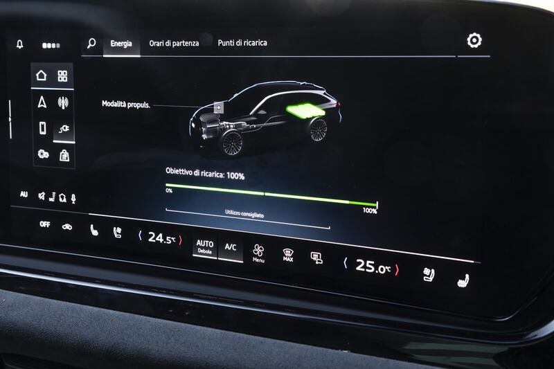 Audi Q3 e-hybrid: guarda la gallery 12