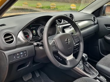 Suzuki Vitara Hybrid 140V: guarda le foto 14
