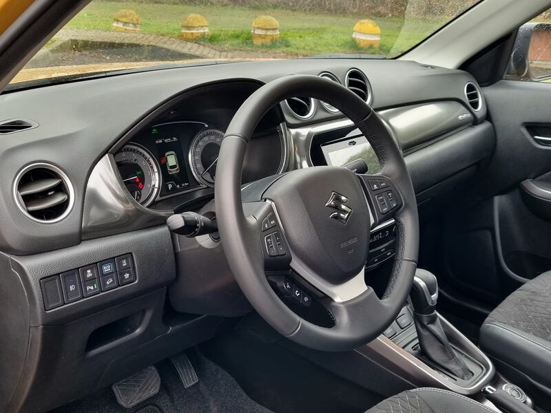 Suzuki Vitara Hybrid 140V: guarda le foto 14