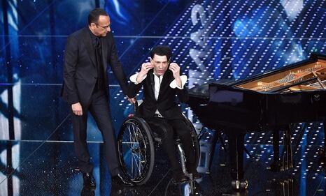 Ezio Bosso, il pianista che ha commosso Sanremo 2016. Le foto 11
