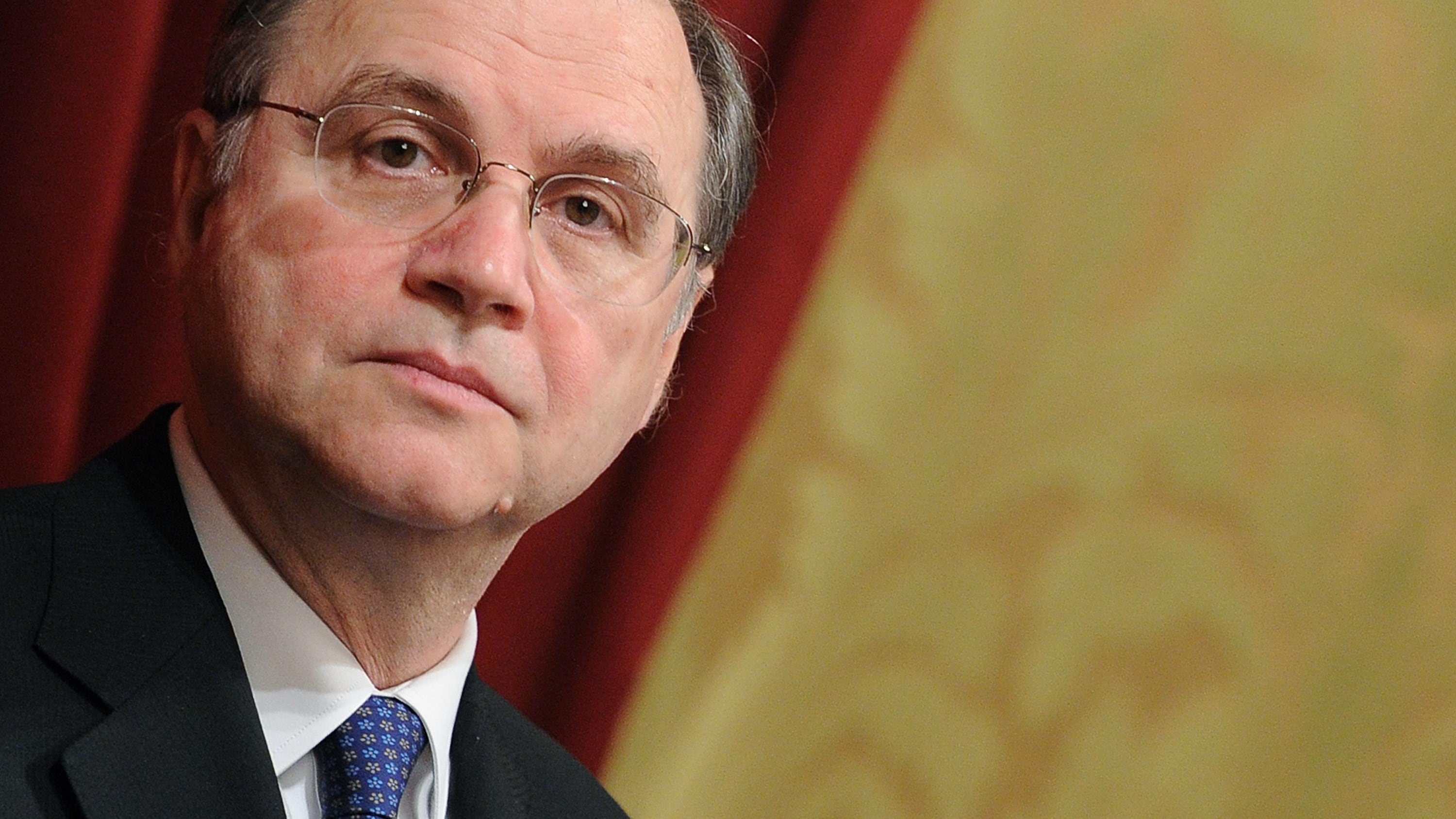 Visco spara sugli italiani: "Analfabeti senza futuro"