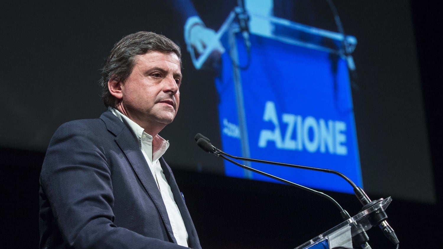 Azione, Calenda si "piacicchia": "10% e ci candidiamo alle elezioni"