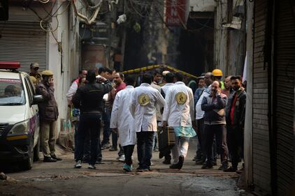 Incendio divampato in una fabbrica di New Delhi,. Molti gli operai morti 5
