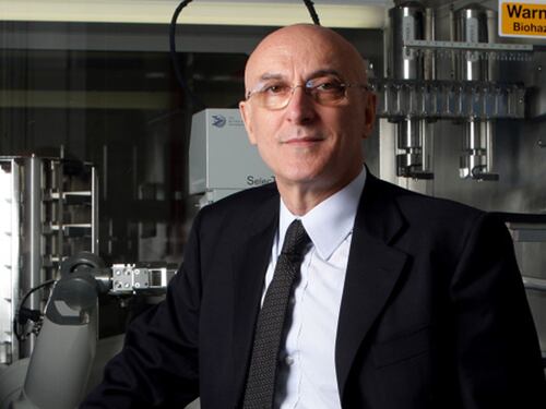 "Lo studio di Oxford non si è mai fermato" Atteso per inizio gennaio l'ok sul farmaco