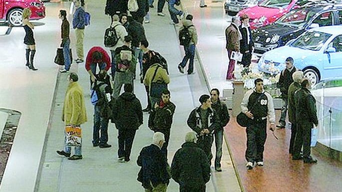 «Ladri di macchine» Lite Milano Bologna sul Salone dell'auto