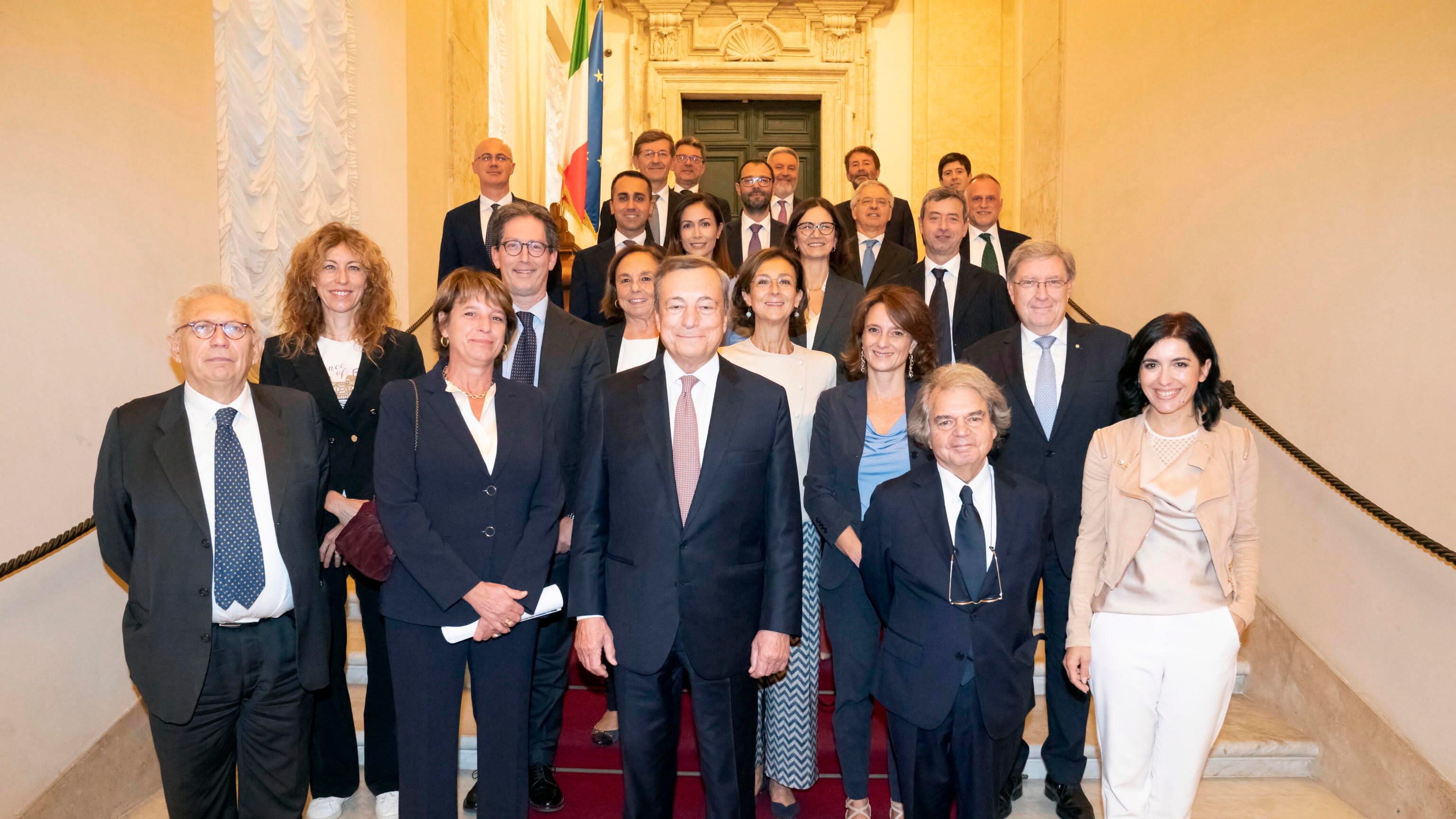 Draghi si congeda rispettando le scadenze Ue. Bankitalia teme un 2023 peggiore delle stime