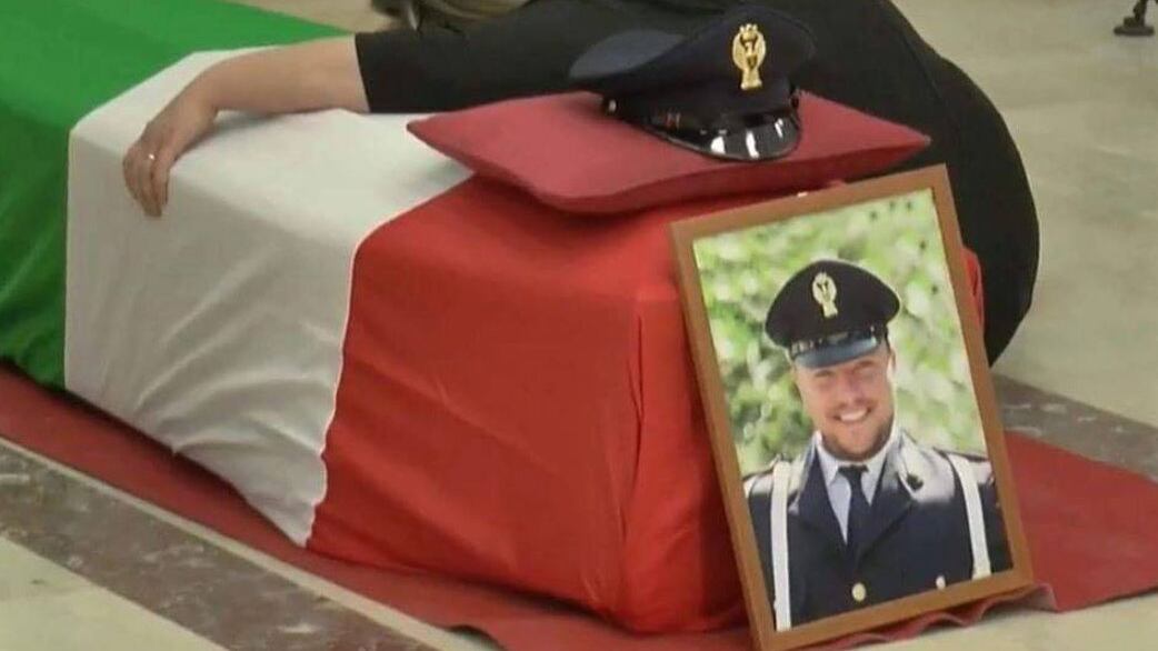 Al funerale dell'agente eroe c'eravamo anche tutti noi