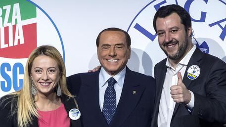 Nove punti sopra la sinistra: così il centrodestra sbaraglia tutti