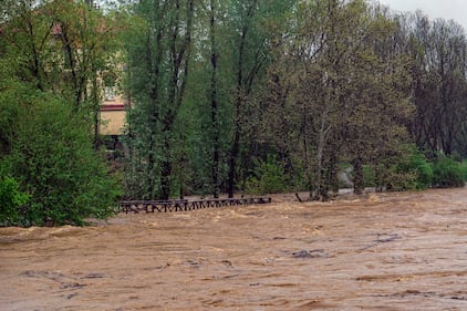 Il maltempo si accanisce sul Nord Italia: fiumi in piena, frane e smottamenti 1