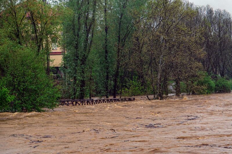Il maltempo si accanisce sul Nord Italia: fiumi in piena, frane e smottamenti 1