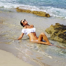 Le star si godono l'estate in bikini 1
