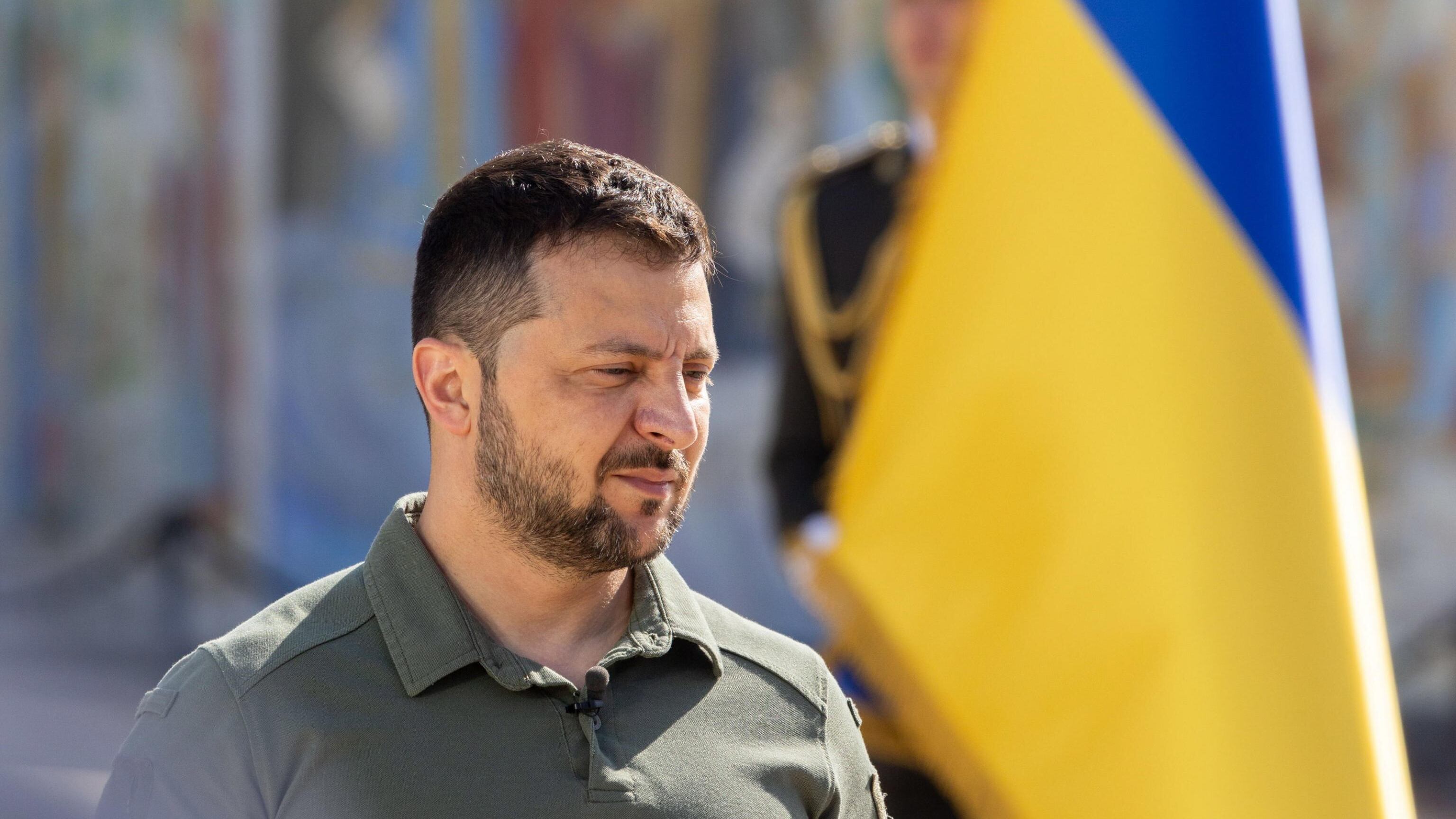 L'Ue promette 42 caccia a Kiev (ma ci vorranno ancora mesi). Zelensky esulta: "Una svolta"