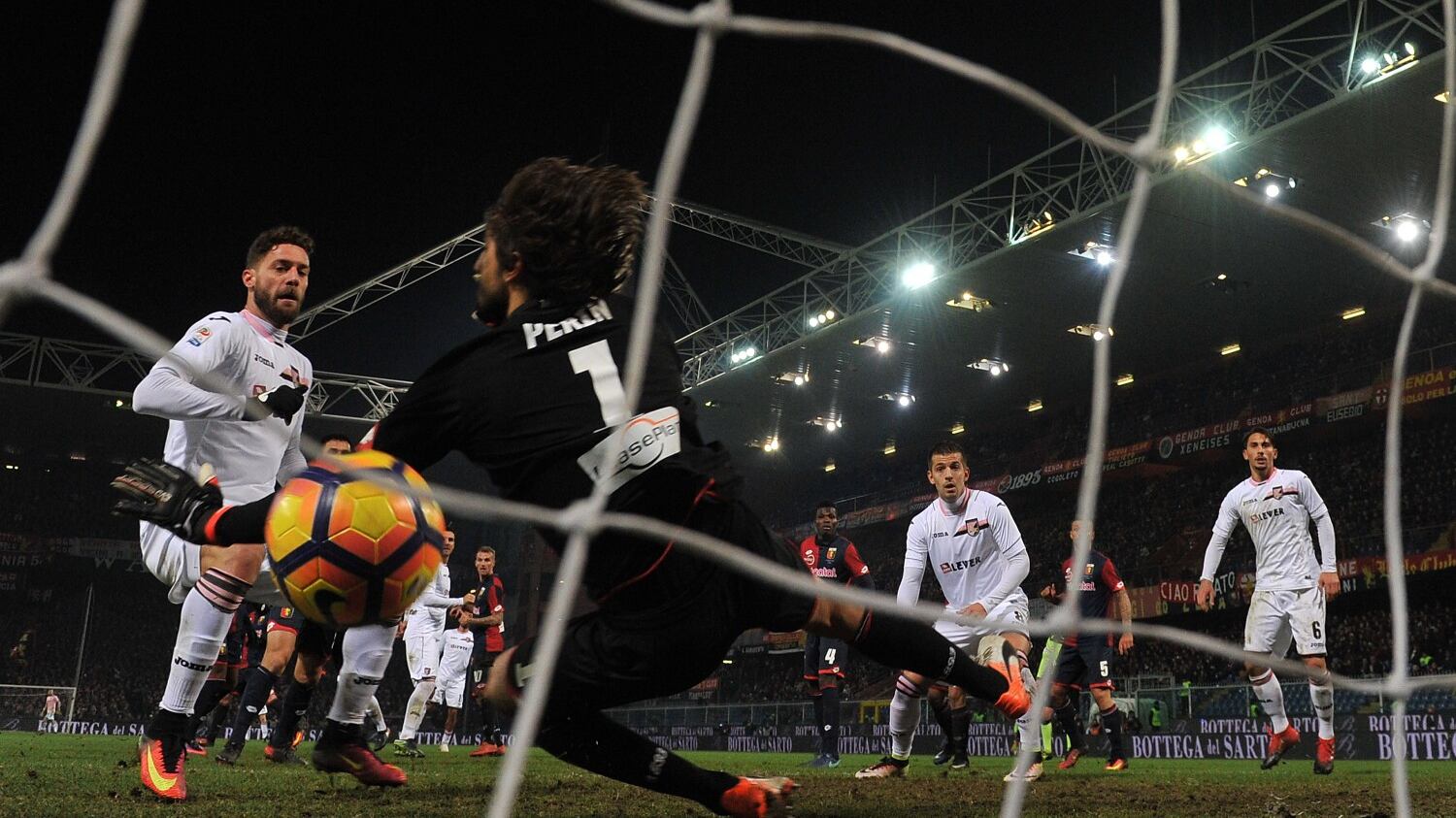 Harakiri Genoa, il Palermo rimonta