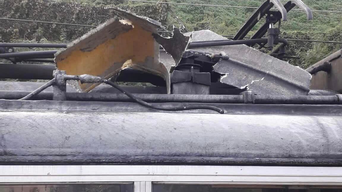 Circumvesuviana, si scoperchia treno: "Sfiorata tragedia"