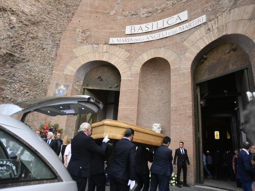 Vanzina, tutto il cinema italiano presente ai funerali