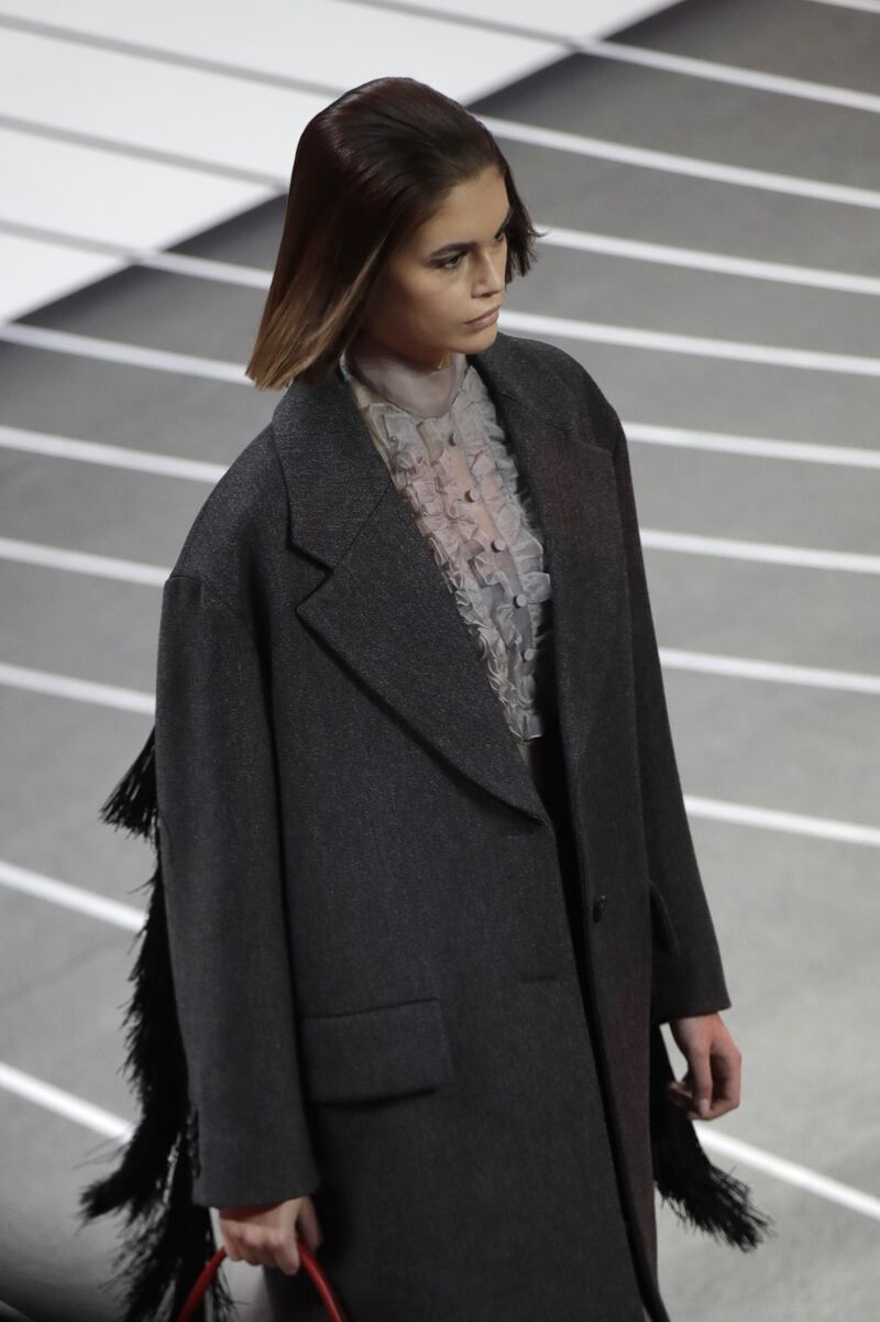 Kaia Gerber e le sorelle Hadid in passerella, foto 10