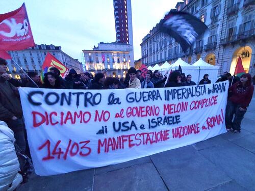 Torino, gli iraniani contestano la sinistra: "Grazie Trump! Chiediamo aiuto militare come l'Italia nel 43"
