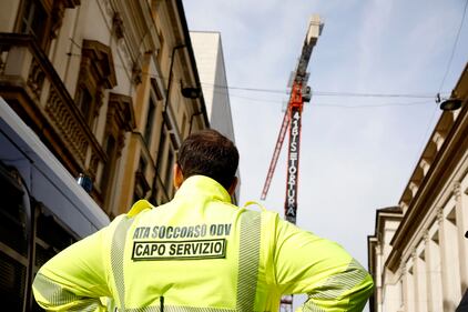 Attivisti sulla gru contro il carcere duro e il 41 bis 5