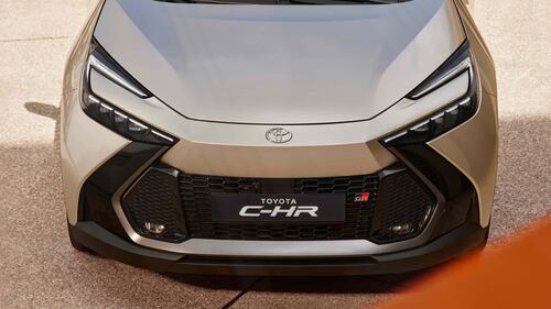 Toyota C-HR 2023, guarda tutte le foto 2