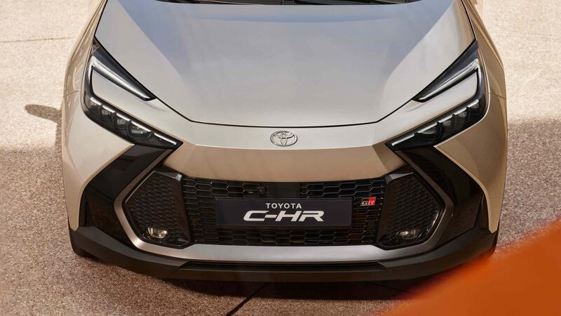 Toyota C-HR 2023, guarda tutte le foto 2