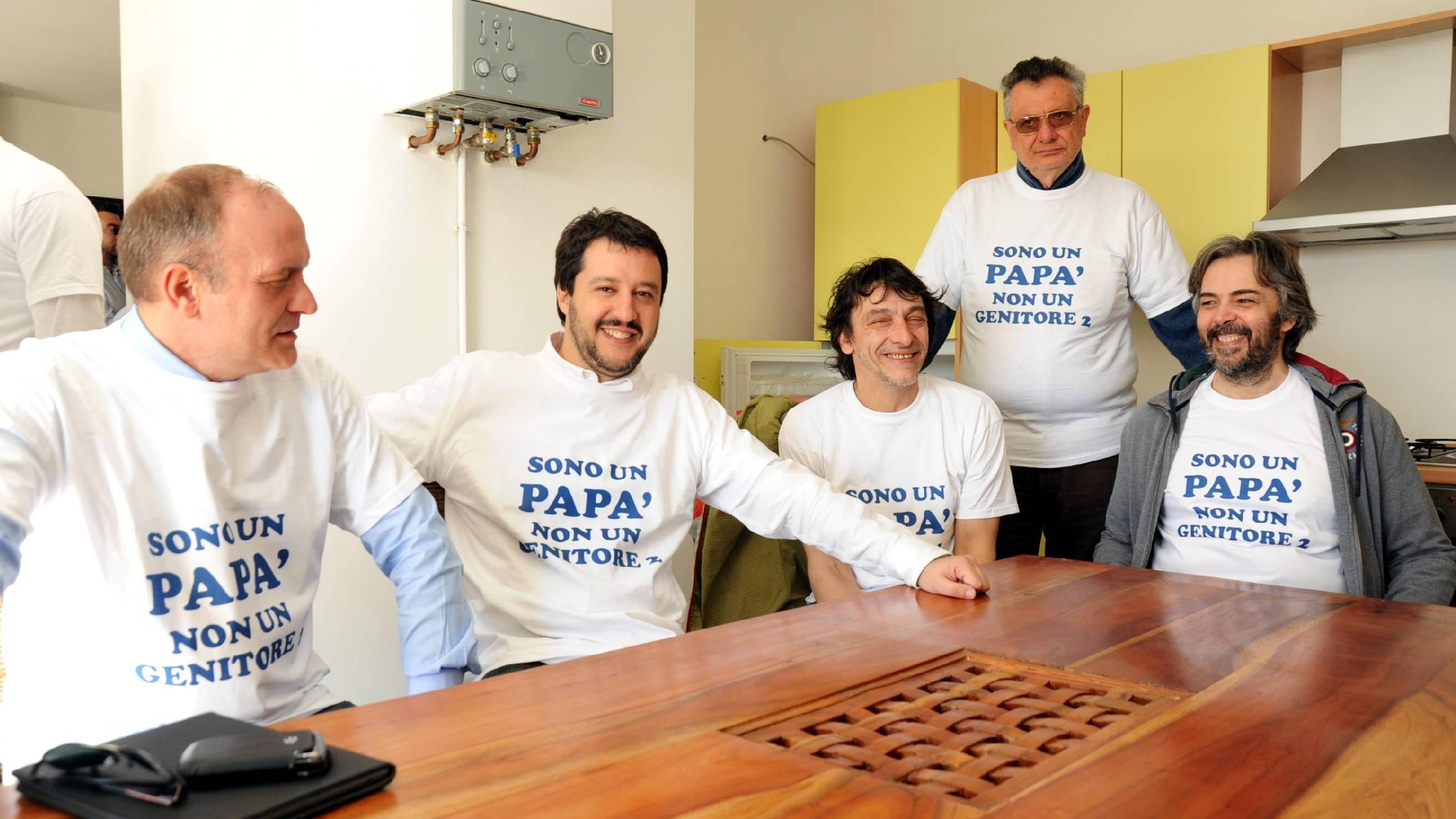Padre e madre non si toccano Contro Pisapia 10mila firme