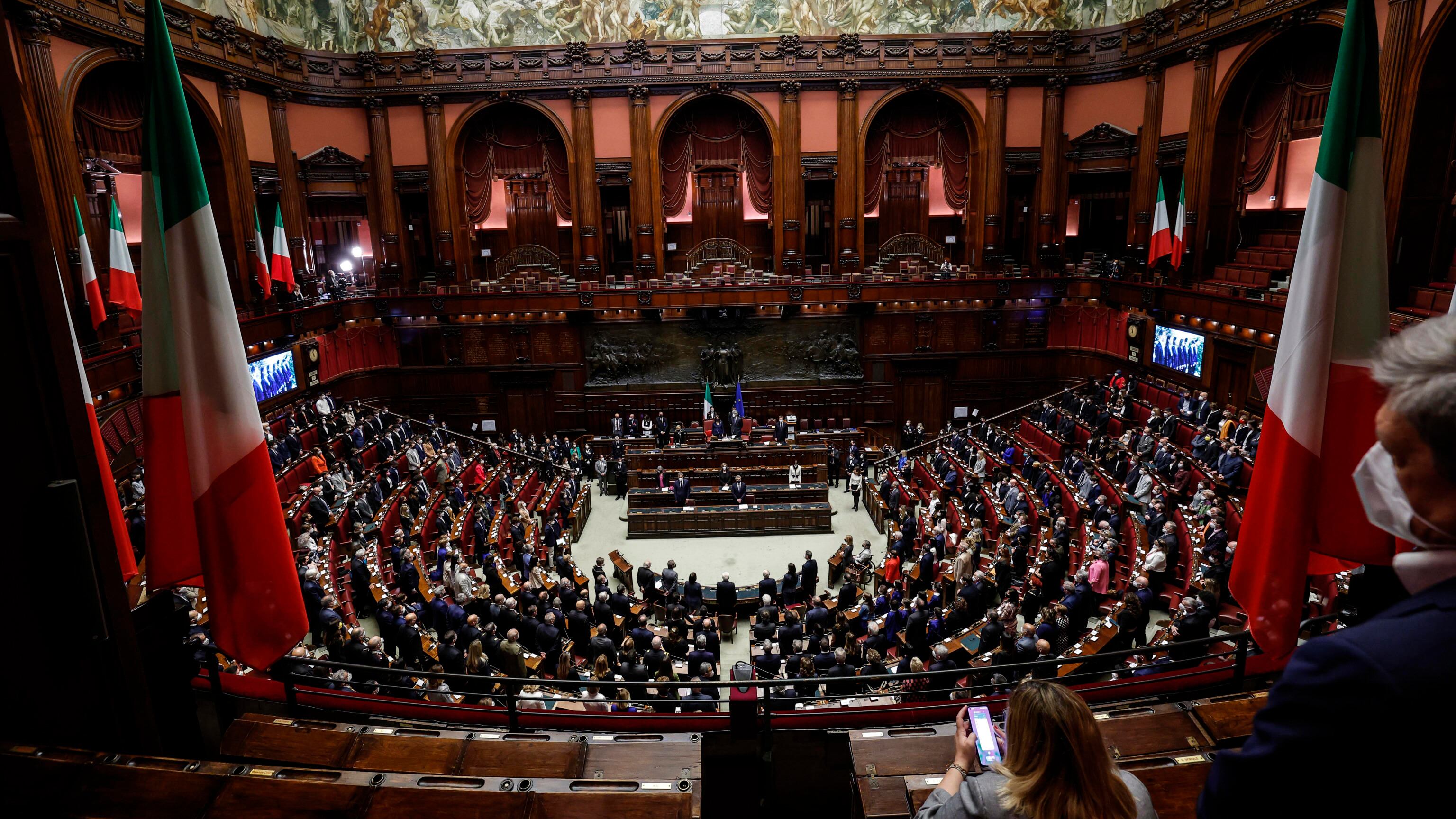 Legge di bilancio Sì della Camera. Scontro tra Fdi e tecnici del Mef. La palla al Senato