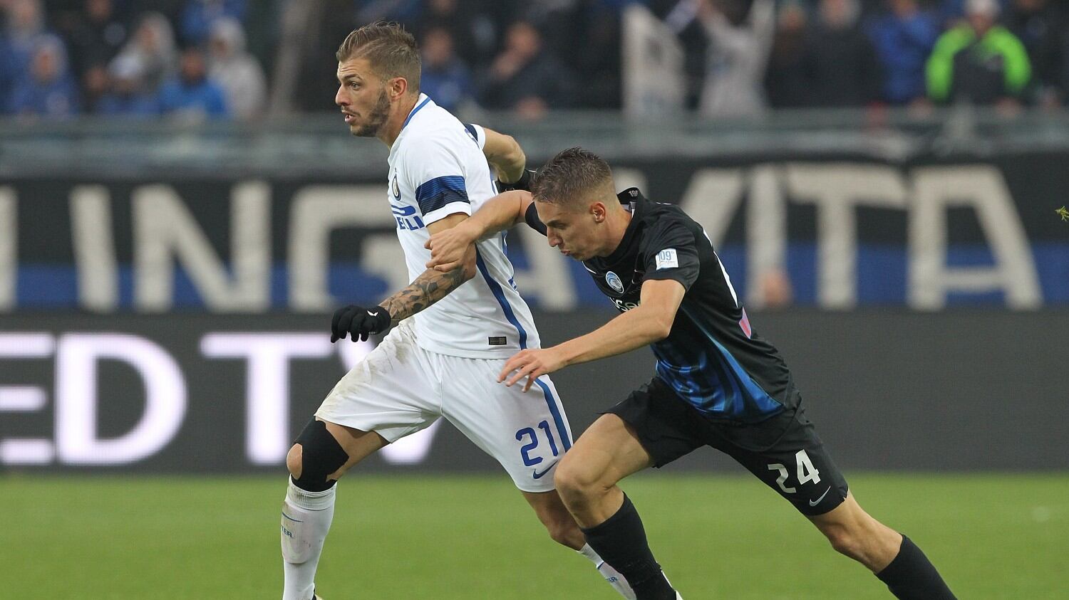 Inter, la compagna di Santon: "Superato il limite con le minacce di morte"