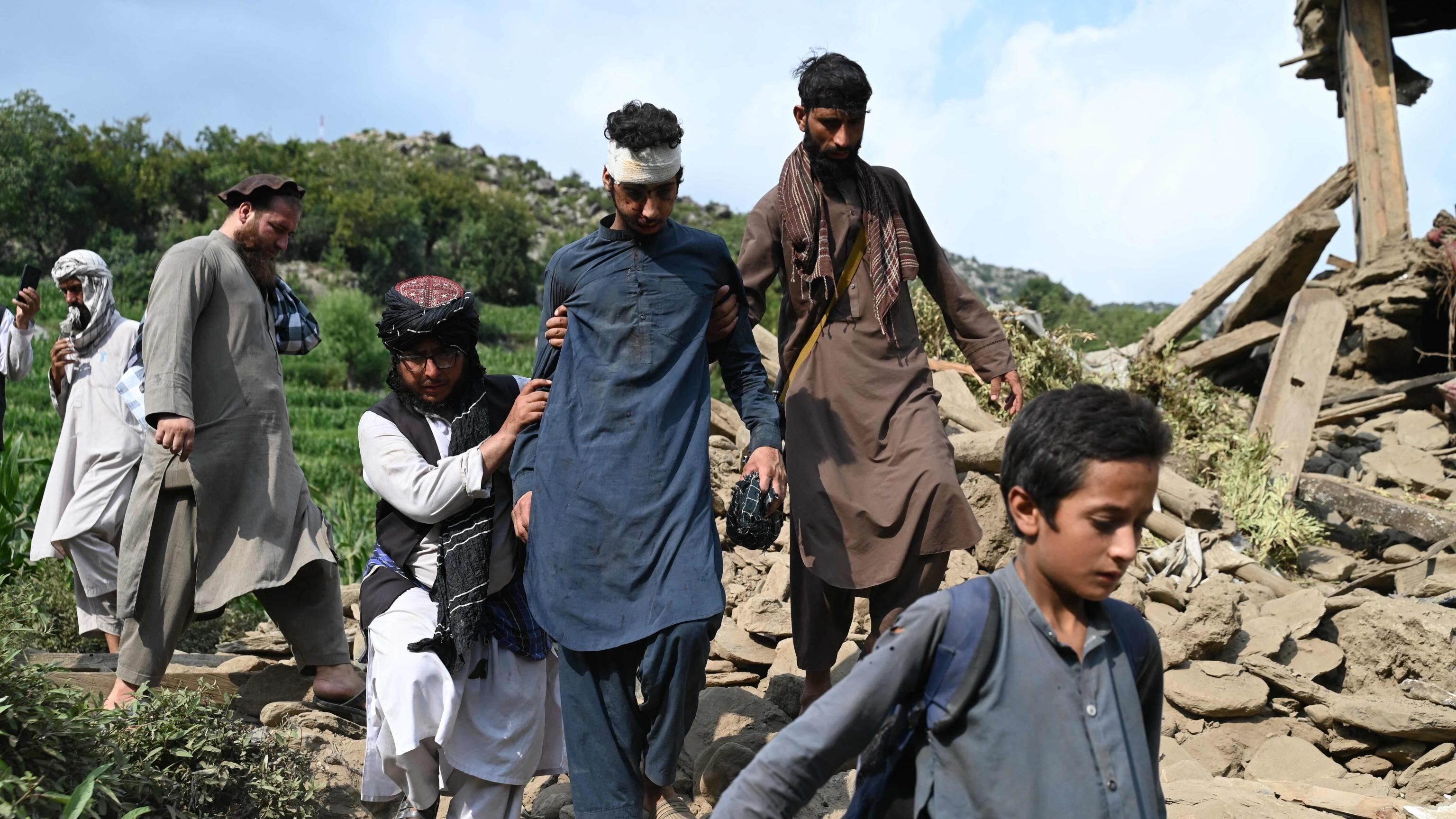 Sisma in Afghanistan: almeno 800 morti. I talebani supplicano il mondo: "Aiutateci"