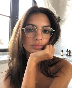 Emily Ratajkowski, topless malizioso su Instagram 11