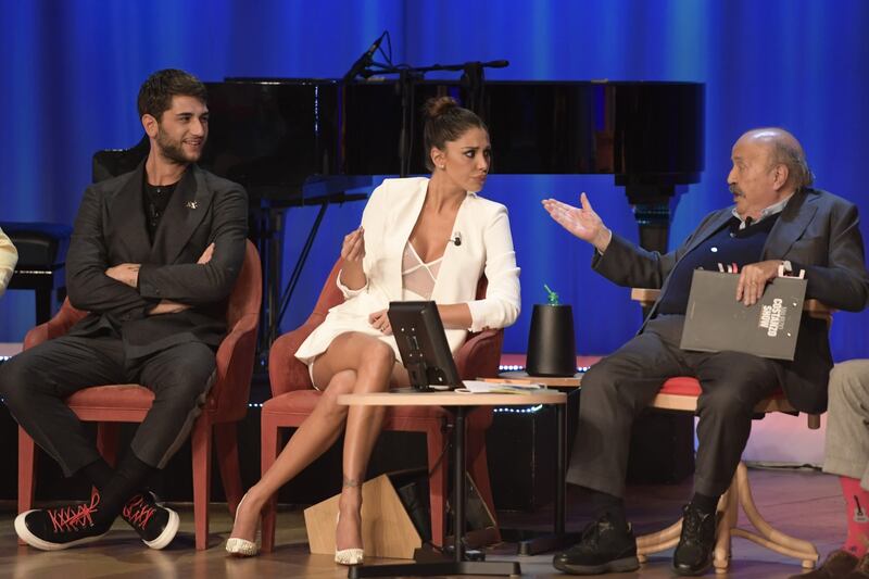 Belen Rodriguez sexy al Maurizio Costanzo Show 4