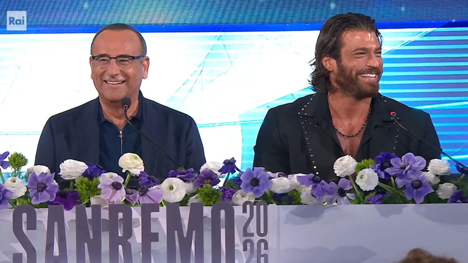 Sanremo 2026, Can Yaman sul palco con Kabir Bedi. Conti: "Carrambata tra Sandokan. Pucci? Non vuol venire"
