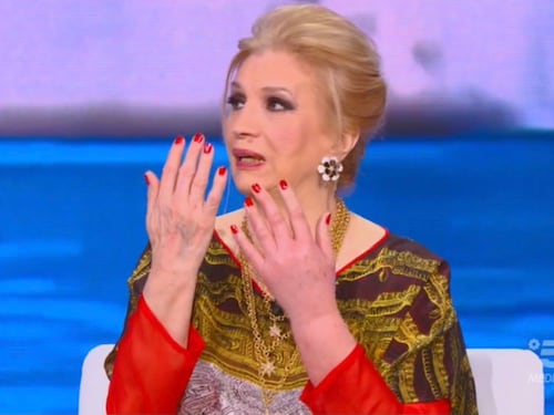 Iva Zanicchi torna sui social dopo lo spavento: "Ecco come sta la mano"
