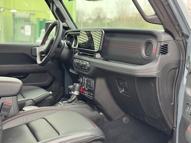 Jeep Wrangler Rubicon 2025: la gallery del 2.0 turbo benzina 13