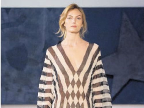 L'alta moda firmata Chiuri. Fendi in bianco e nero (anche) in pellicce intarsiate