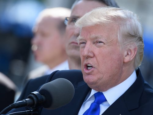 Ma cosa ha scritto Trump? Il refuso nel tweet è un giallo