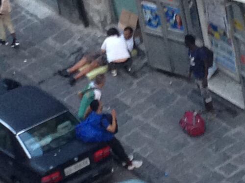 “Vi prego, aiutateci”: il grido di dolore dei cittadini di Napoli