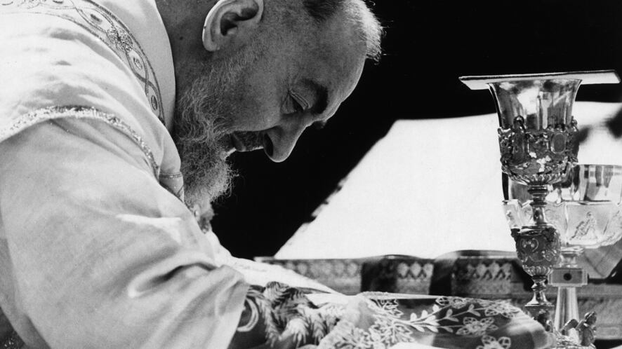 La grafia di Padre Pio "Spia della vita mistica tra tormenti e amore"