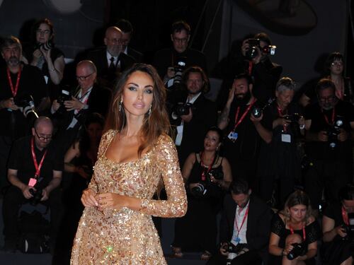 Abiti lunghi e spacchi mozzafiato sul red carpet di Venezia