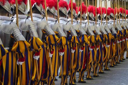 Le nuove guardie svizzere giurano in Vaticano 2
