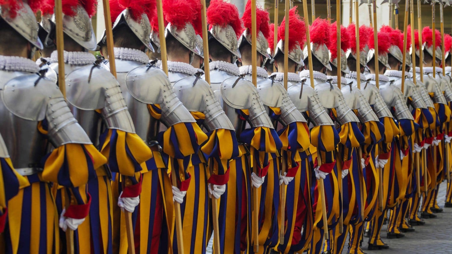 Le nuove guardie svizzere giurano in Vaticano 2