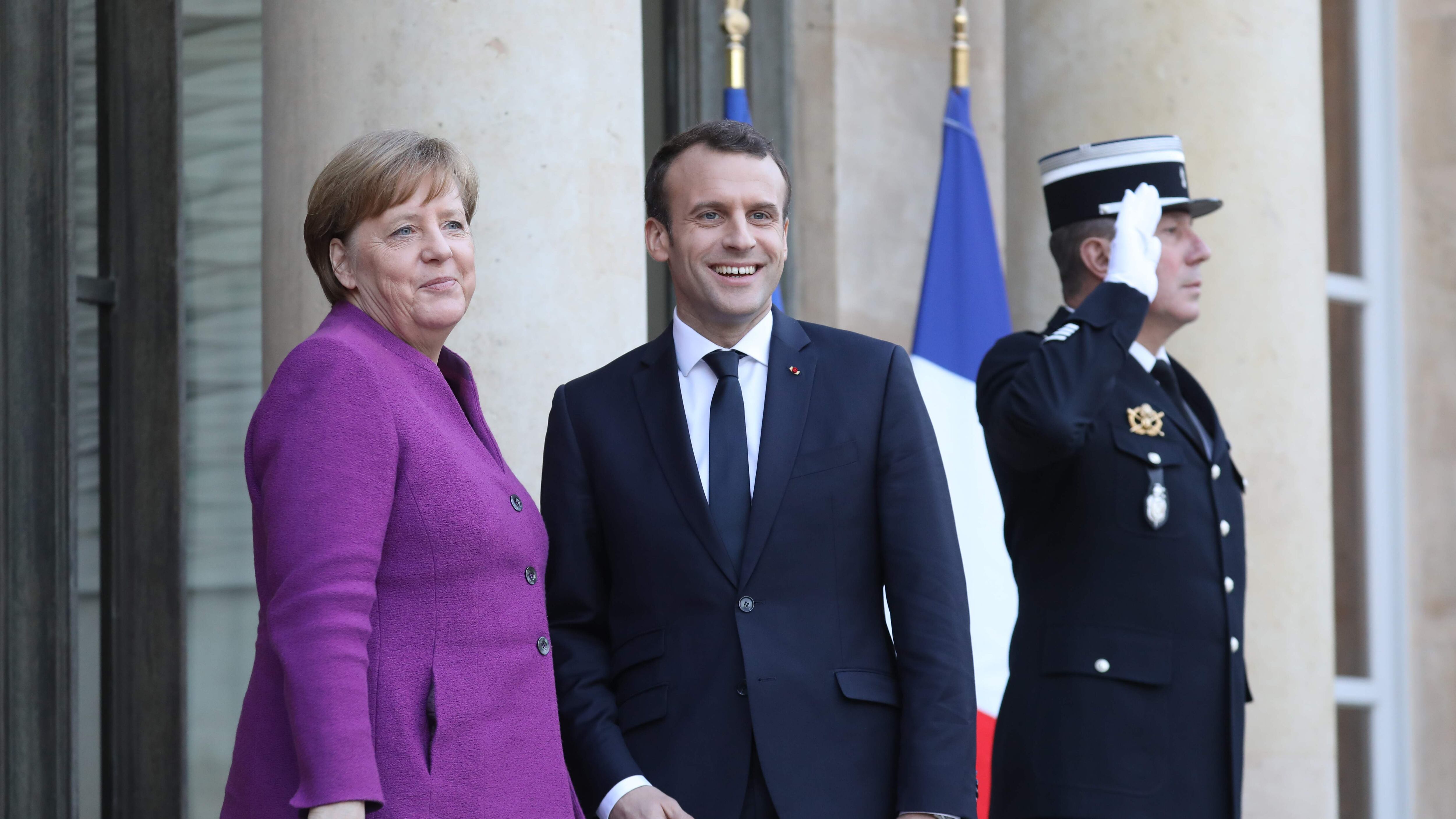 Budget Ue e migranti Macron soccorre Merkel ma inguaia l'Italia
