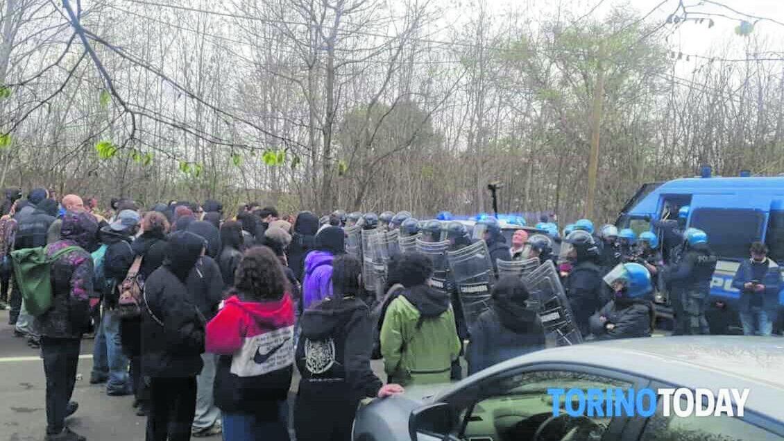 Stop al rave abusivo. Alta tensione e feriti