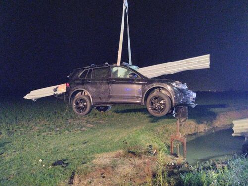 Ferrara, incidente choc: auto infilzata dal guardrail, gravissimi padre e figlio 17enne