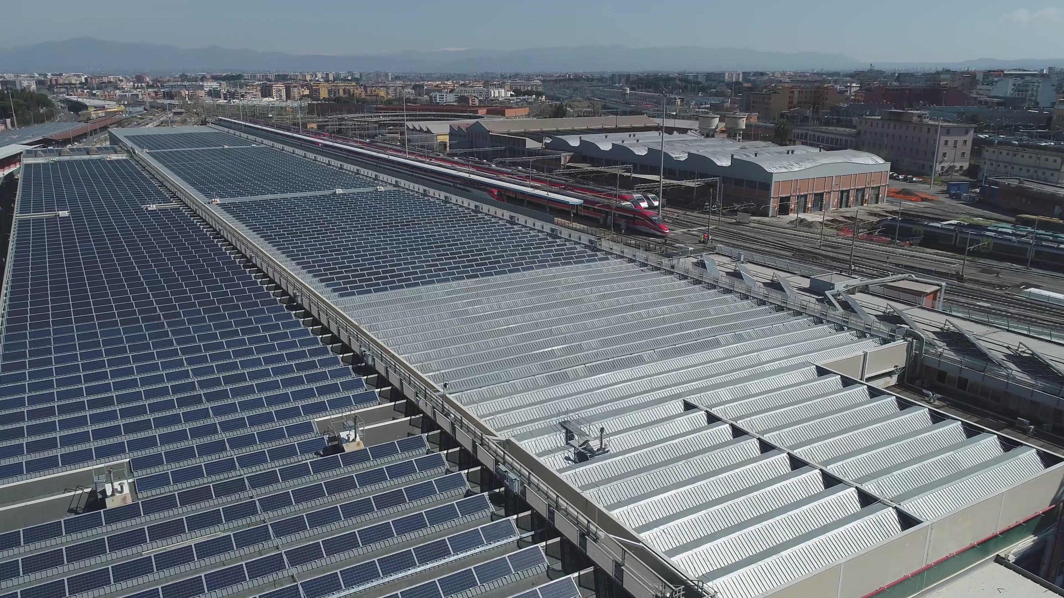 Gruppo Fs corre sui binari della sostenibilità. Via al piano del fotovoltaico